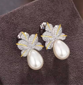 Artemisia Pearl Earrings