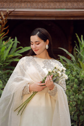 Hania Aamir - White x MH
