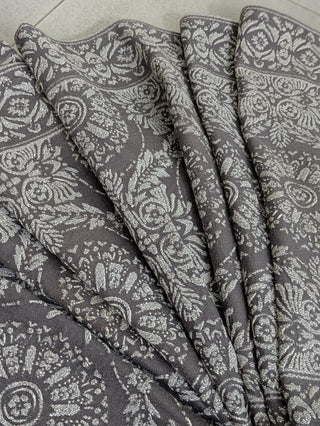 Grey tones & golden moments at the table