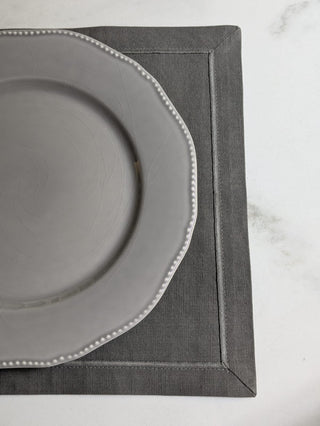 Grey tones & golden moments at the table